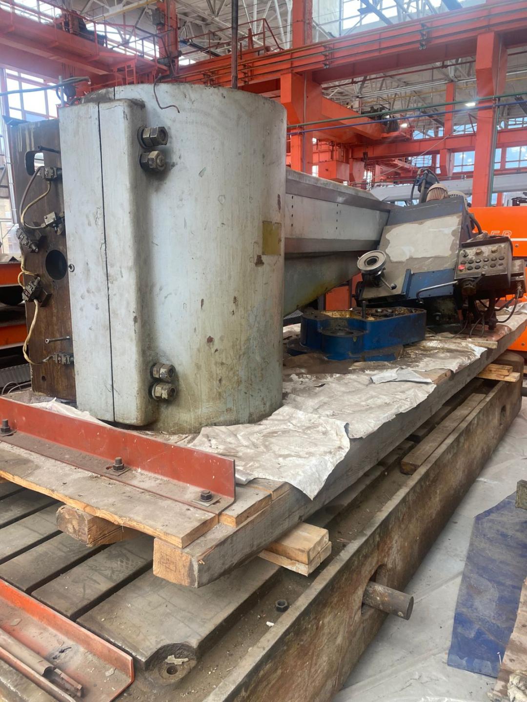 Радиально-сверлильный станок 2А587Ф1